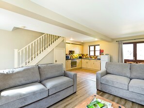 TV - 2 bedroom accommodation in Carsington, near Ashbourne (Carsington, near Ashbourne)