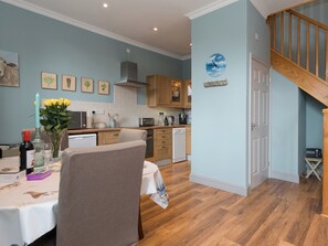 Dishwasher - No.2 Meynell Mews - UK11365 (Breedon on the Hill)