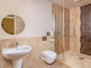 Bathroom - 2 bedroom accommodation in Mungrisdale, near Keswick (Mungrisdale, near Keswick)
