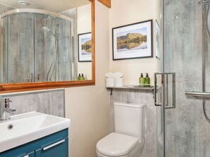 Bathroom - 2 bedroom accommodation in Mungrisdale, near Keswick (Mungrisdale, near Keswick)