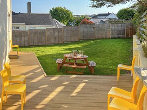 Outdoor dining - 4 bedroom accommodation in Newquay (Newquay)
