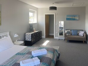 4 bedrooms, free WiFi - 4 bedroom accommodation in Newquay (Newquay)