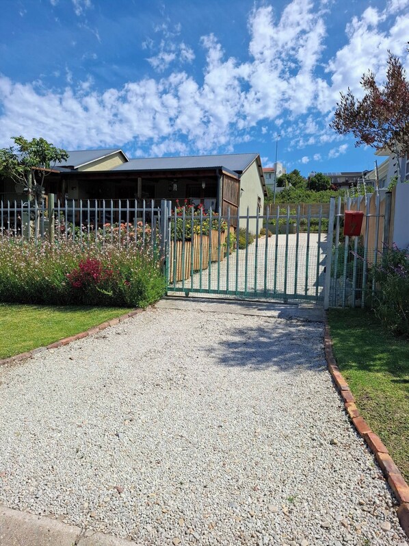House, 1 Bedroom, Garden View | Property grounds - Petite Cottage Plett Close to Town (Plettenberg Bay)