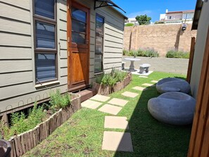 House, 1 Bedroom, Garden View | Terrace/patio - Petite Cottage Plett Close to Town (Plettenberg Bay)
