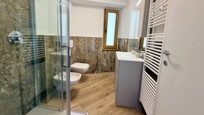 A modern bathroom with a glass shower enclosure, a toilet, a sink, and a radiator. - Zaffiro - Apartment with Lake View Balcony, near Bellagio (Lezzeno)