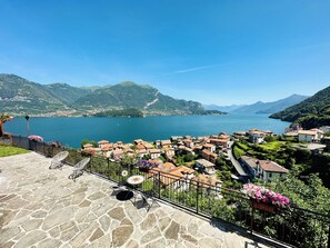 Terrace/patio - Zaffiro - Apartment with Lake View Balcony, near Bellagio (Lezzeno)