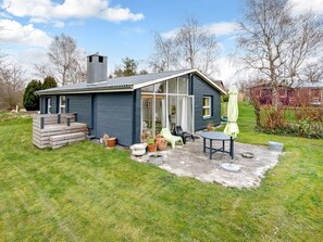 Outdoor dining - "Menke" - 300m from the sea by Interhome (Rønde)