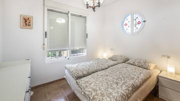 2 slaapkamers, een strijkplank/strijkijzer, wifi, beddengoed