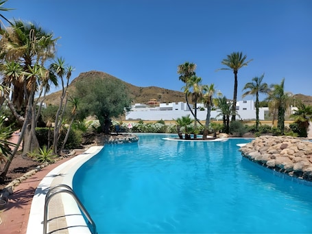 Pool. Casa Paula – Your Holiday Home for Relaxation and Comfort