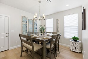 Dining - Lazy River, Slide, BBQ and Treehouse Bunk Room (Washington)