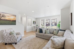 Smart TV, table tennis, books - Lazy River, Slide, BBQ and Treehouse Bunk Room (Washington)