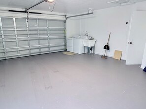 Interior - Coastal 2 Bedroom Pool Home- Minutes to beach, Close to Restaurants and Shopping (Englewood)