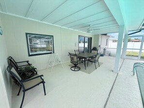 Outdoor dining - Coastal 2 Bedroom Pool Home- Minutes to beach, Close to Restaurants and Shopping (Englewood)