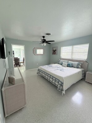 2 bedrooms, WiFi, bed sheets - Coastal 2 Bedroom Pool Home- Minutes to beach, Close to Restaurants and Shopping (Englewood)