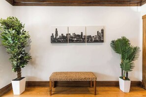 Interior - Luxe 3BR + Patio & Parking | Sleeps 9 | Lakeview (Chicago)
