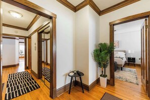 Interior - Luxe 3BR + Patio & Parking | Sleeps 9 | Lakeview (Chicago)