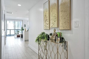 Lobby - Waterfront Retreat with Great Views - King Bed (Hallandale Beach)