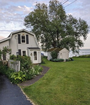 Exterior - Lake House getaway!!! 2-bedroom Cayuga Lake, lake front property! (Seneca Falls)