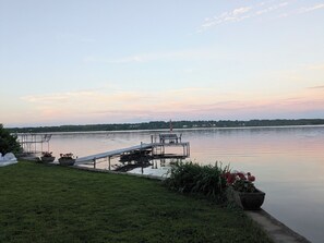 Property grounds - Lake House getaway!!! 2-bedroom Cayuga Lake, lake front property! (Seneca Falls)