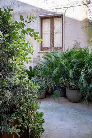 Exterior detail - Design townhouse with roof terrace in Sicily (Ispica)