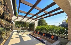 Terrace/patio - Wonderful mansion in Riviera de São Lourenço, pets allowed. Great location (Bertioga)
