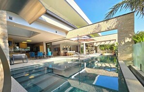 Pool - Vrbo Property (Bertioga)