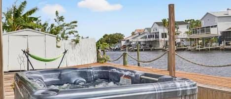 Tina de hidromasaje al aire libre