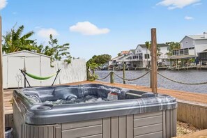 Outdoor spa tub - Home away from home, Entire home in Holiday, Florida (Holiday)