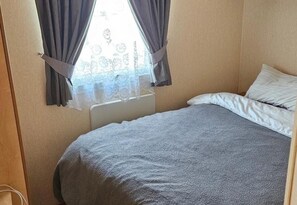 3 bedrooms, iron/ironing board, bed sheets - 122 Happy Days South Chapel St Leonards (Skegness)