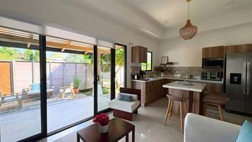 House, 2 Bedrooms, Accessible, Private Pool | Interior