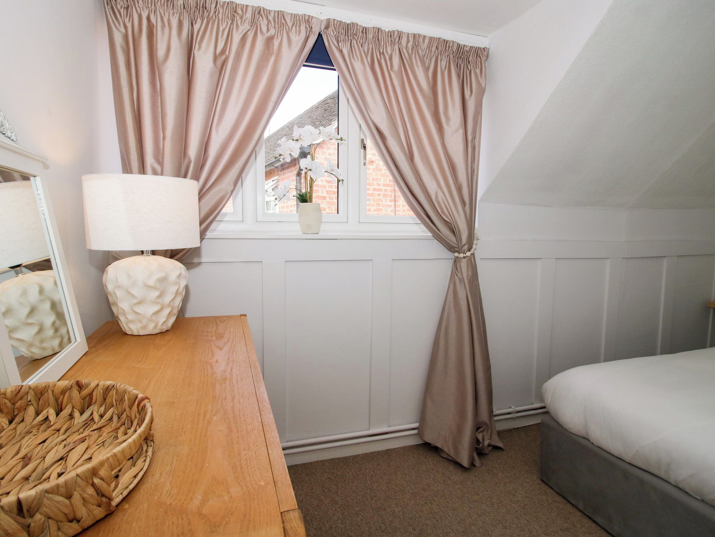 Cottage | 4 bedrooms, WiFi (free), individually decorated, individually furnished
