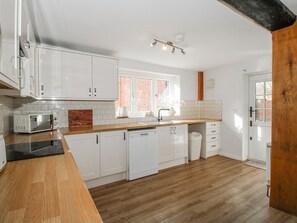 Dishwasher, cookware/dishes/utensils - Corner House (Shrewsbury)