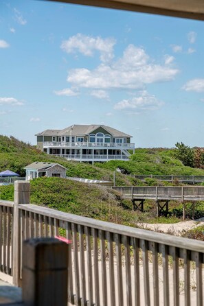 Property grounds - Fitzgerald Estate | Sleeps 30 | Weddings & Retreats | Oceanfront OBX (Corolla)
