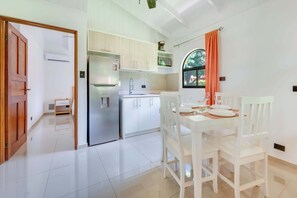 Microwave, stovetop - Casa Coral - Peace and Harmony (Potrero)