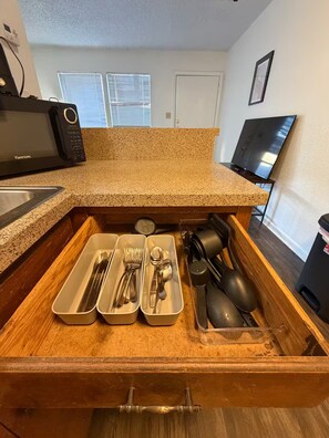 Private kitchen - Delightful Cozy 1x1 by the Drag (Austin)