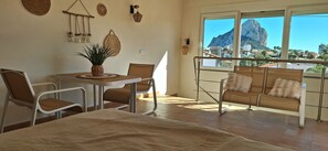 5 slaapkamers, een strijkplank/strijkijzer, gratis wifi, beddengoed
