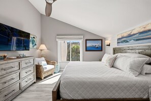 1 bedroom, desk, WiFi, bed sheets - Gulf & Greenbelt Views, No-Expense-Spared Remodel, Seaplace Oasis (Longboat Key)