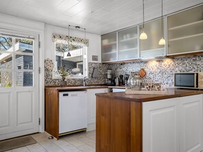 Refrigerador, lavavajillas y utensilios de cocina 