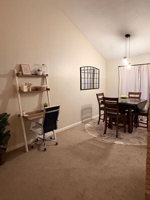 Interior - Cozy 2-bedroom house in serene Portage Lakes (Akron)