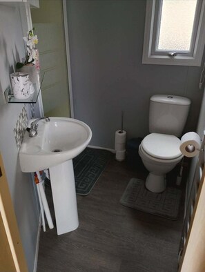 Bathroom - Sealands Caravan Site Ingolmells Sleeps 8 (Skegness)
