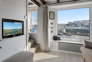Smart TV, DVD player, stereo - Rock Cottage is a charming coastal retreat (Brixham)