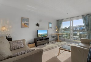 TV, stereo - Prime central location at Harbour Heights in Brixham (Brixham)