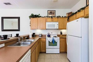 Fridge, microwave, oven, stovetop - Cozy Disney Getaway 2BR  5 Mins to Parks (Kissimmee)