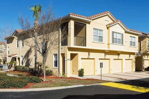 Exterior - Cozy Disney Getaway 2BR  5 Mins to Parks (Kissimmee)