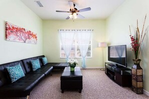 TV - Cozy Disney Getaway 2BR  5 Mins to Parks (Kissimmee)