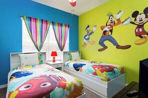 2 bedrooms, iron/ironing board, travel cot, WiFi - Cozy Disney Getaway 2BR  5 Mins to Parks (Kissimmee)