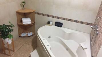 Deluxe-dobbeltværelse - badekar | Badeværelse