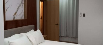 2-bedroom Suite in fantastic Bais City w/ AC parking lot, Wifi, netflix, kitchen