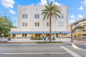 Exterior - The Villa | Beach Plaza | Art Deco Style, Full Kitchen, Collins Ave (Miami Beach)