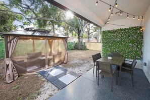 Outdoor dining - Luxury New Home in Ybor's Heart (Tampa)